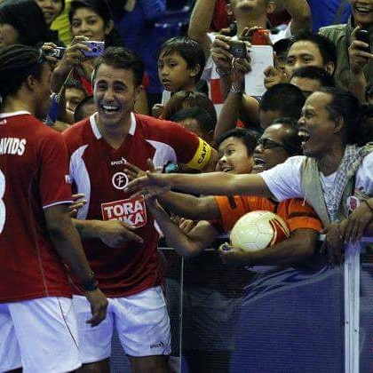 11 Foto kenangan Ronaldikin bersama pesepak bola top