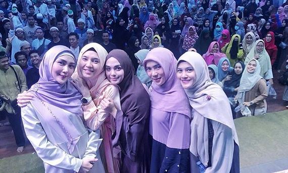 10 Momen Hijrah Squad jelajahi Palembang, gayanya kompak abis