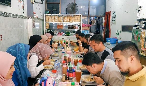 10 Momen Hijrah Squad jelajahi Palembang, gayanya kompak abis