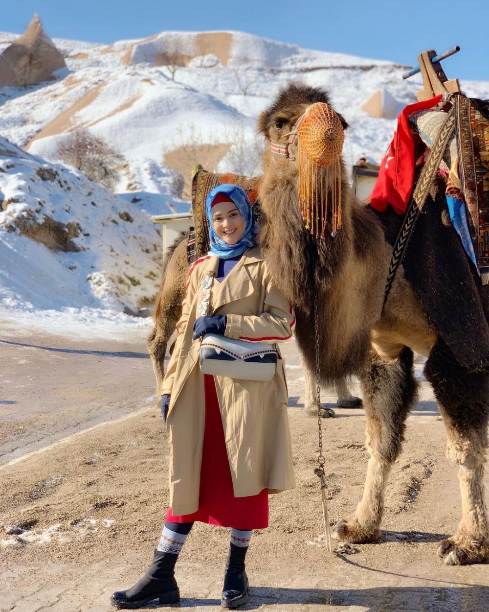 9 Pesona Cut Meyriska yang mantap berhijab, cantiknya bikin adem