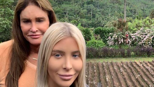 10 Foto mesra Caitlyn Jenner & Sophia, liburan ke Indonesia bareng