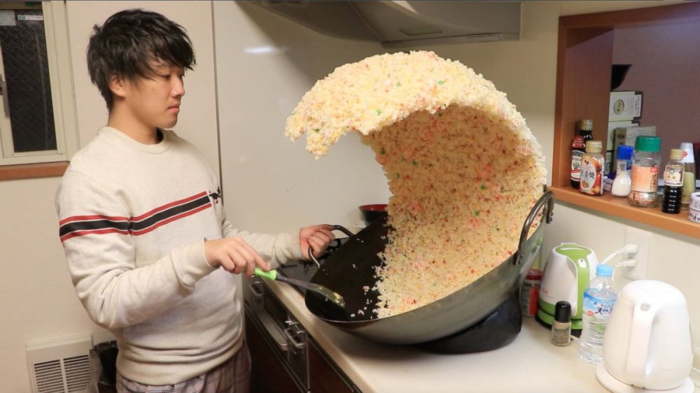 Fakta di balik foto cowok goreng nasi yang viral, bikin penasaran