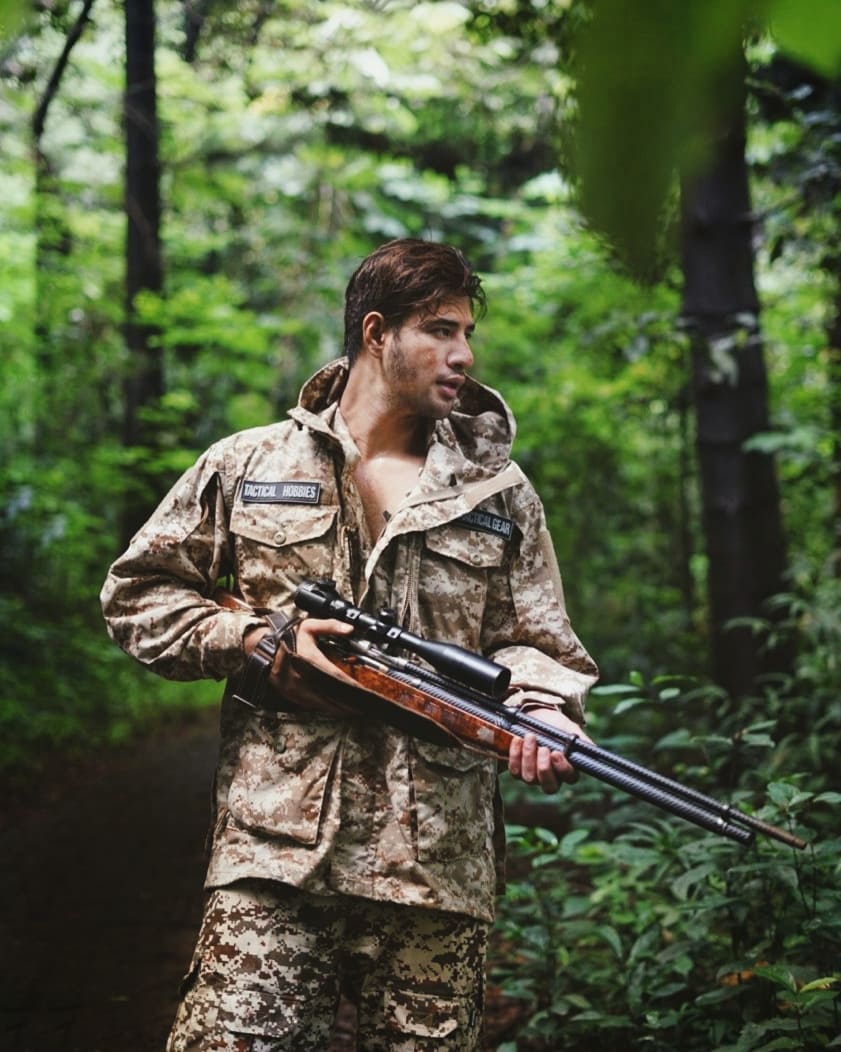 5 Pemotretan unik lamaran Ammar Zoni-Irish Bella, bertema 'perburuan'