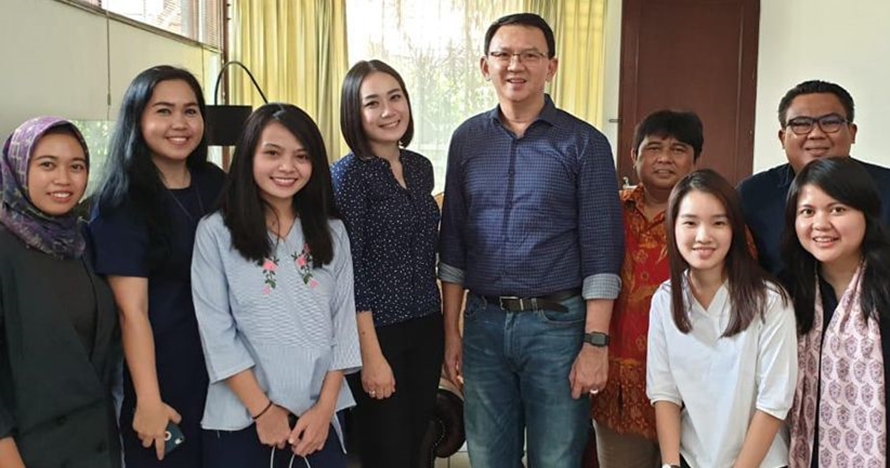 Dampingi Ahok, cincin di jari manis Bripda Puput curi perhatian