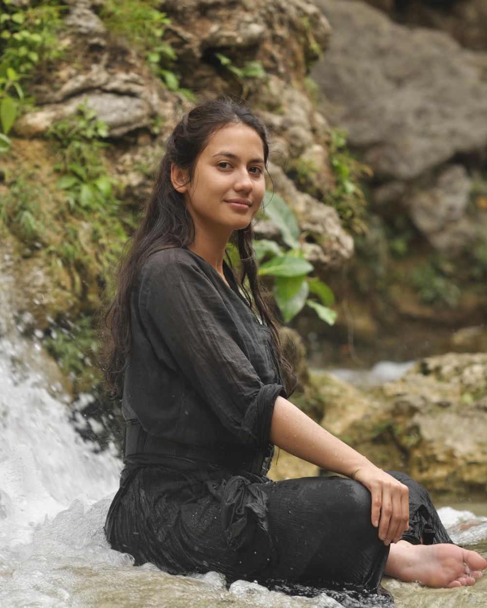 7 Pesona Pevita Pearce tanpa makeup, bukti cantiknya tak pudar