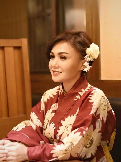 9 Potret liburan Yuni Shara di Jepang, cantik dengan kimono