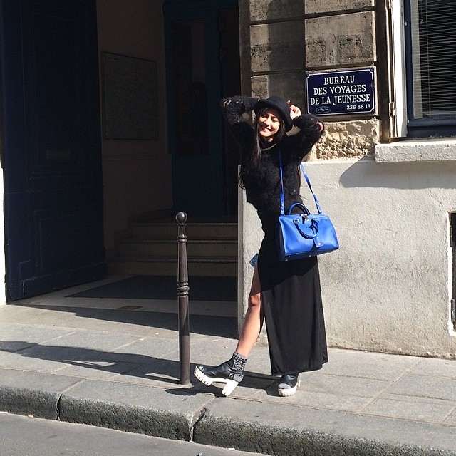 9 Pesona Pevita Pearce ketika memakai busana berbelahan tinggi