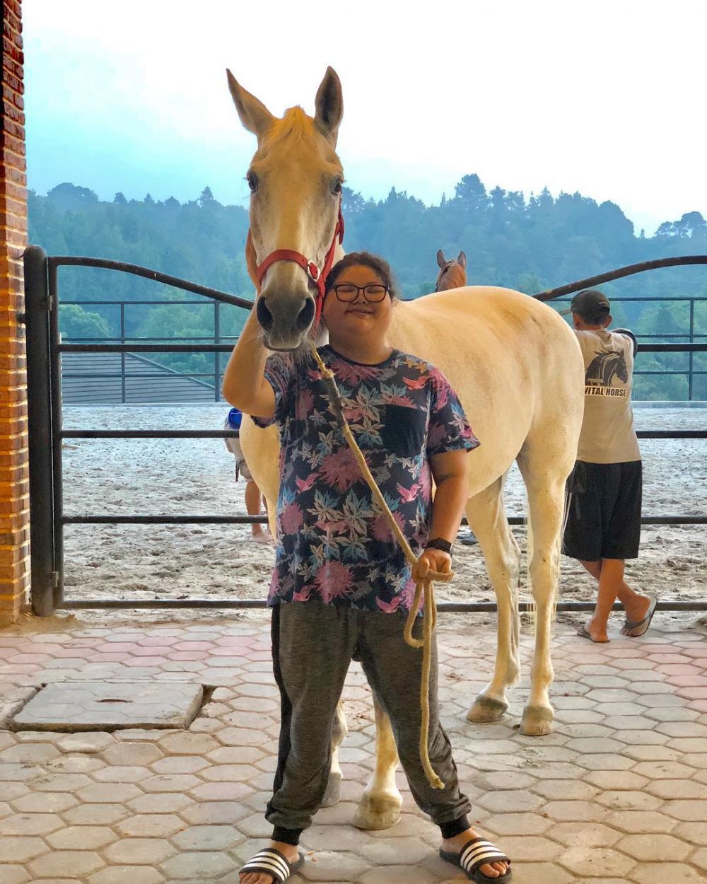 10 Gaya swag Aleta Molly, cewek yang hadiahi Hotman Paris berlian