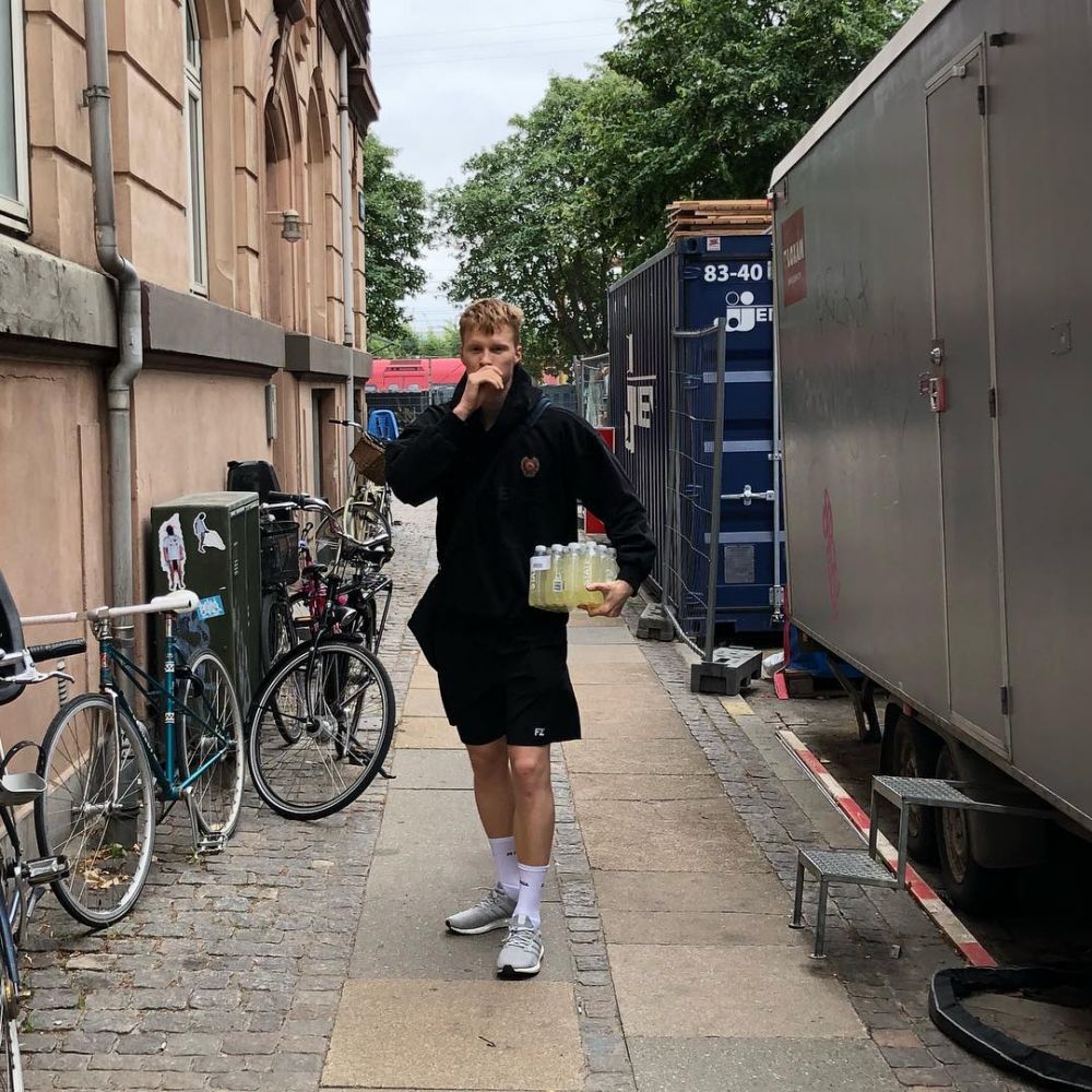 10 Pesona Anders Antonsen juara Indonesia Masters di luar lapangan