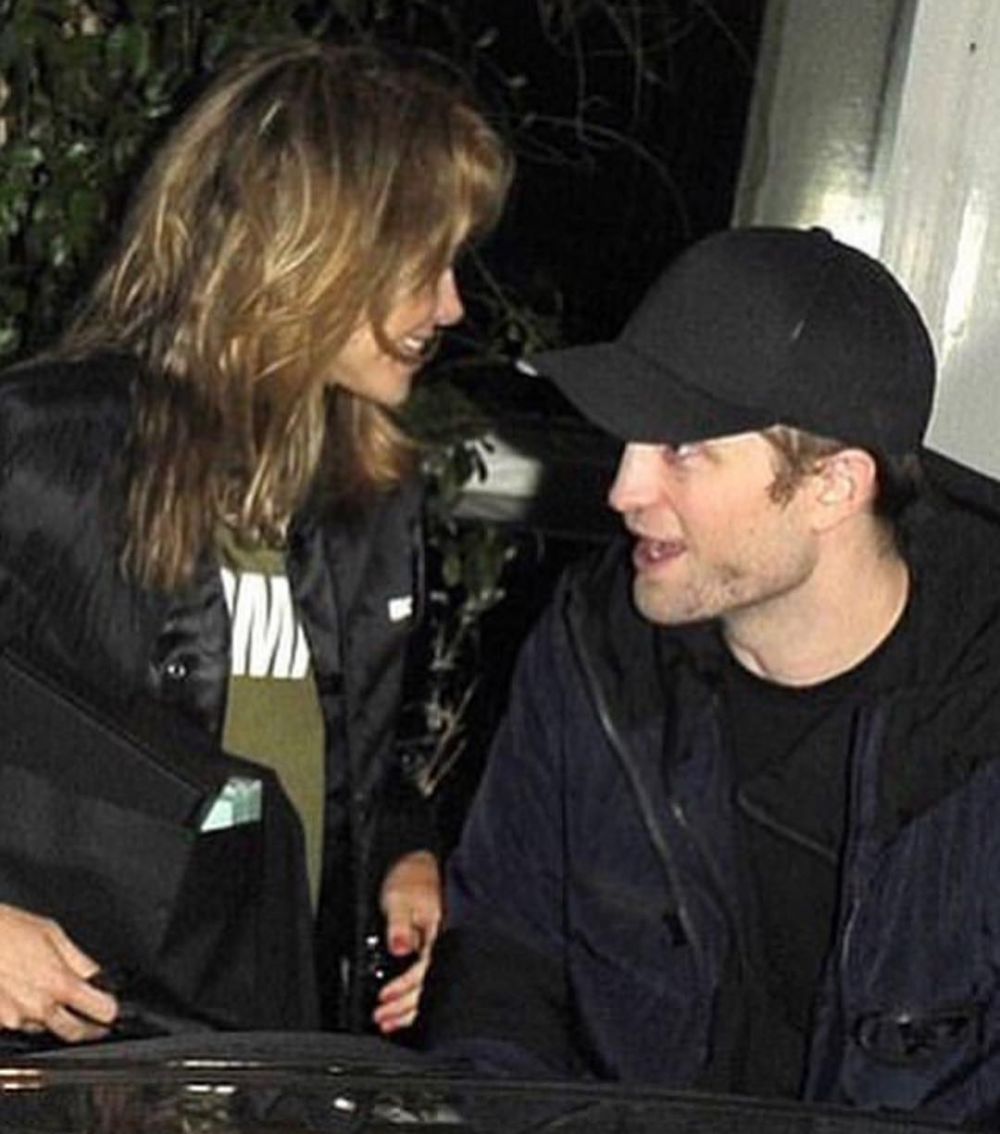 10 Foto mesra Robert Pattinson & Suki Waterhouse, bikin baper