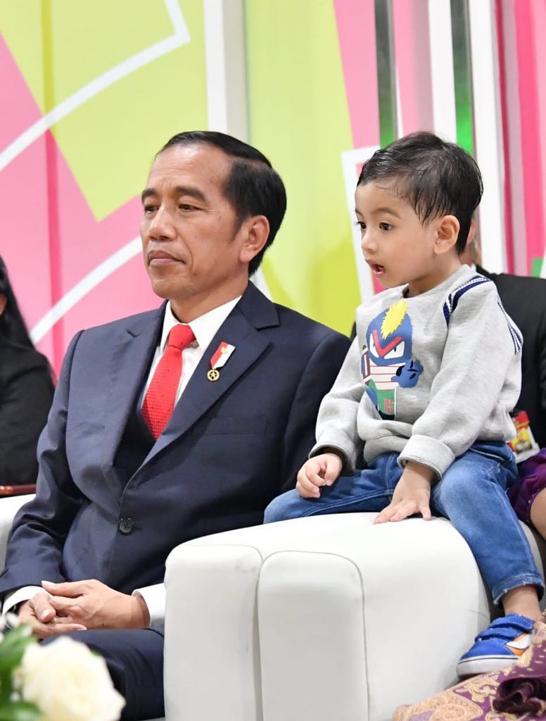 10 Ekspresi kocak Jan Ethes cucu Jokowi, polahnya gemesin