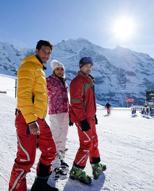10 Momen Jedar & pacar liburan di gunung es, berani buka baju