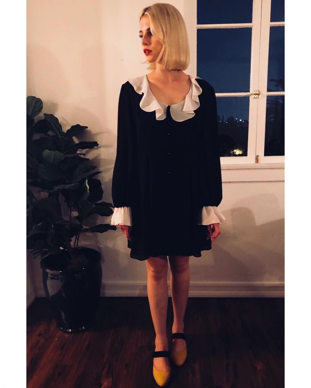 11 Pesona Lucy Boynton, pencuri hati Rami Malek yang memesona