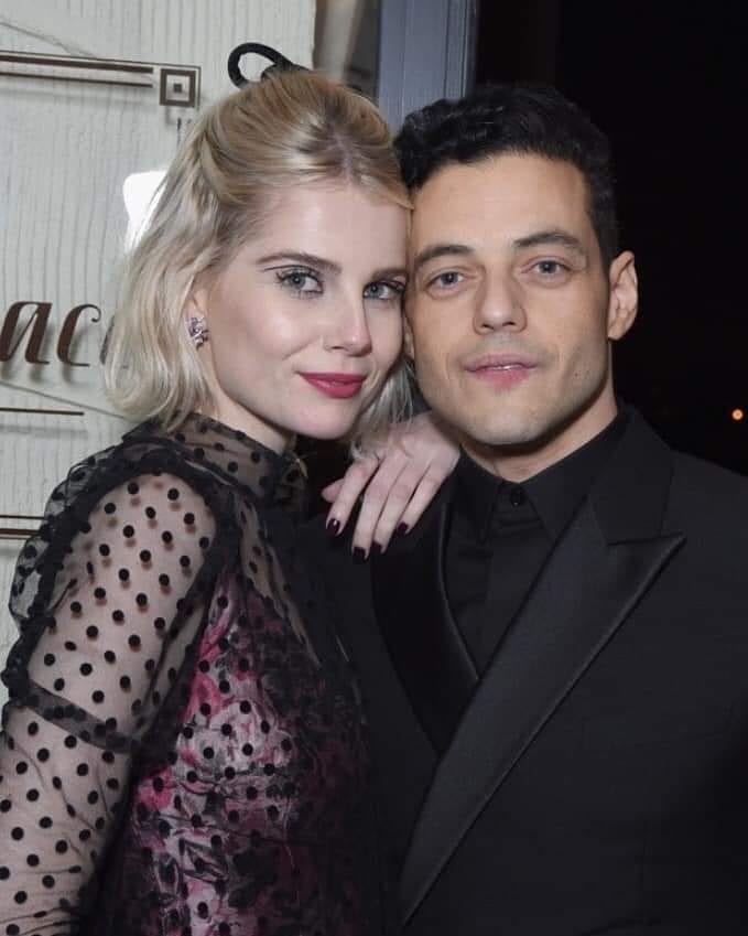 11 Pesona Lucy Boynton, pencuri hati Rami Malek yang memesona