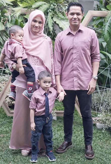 Cara 9 seleb gendong bayinya ini seperti tanpa beban