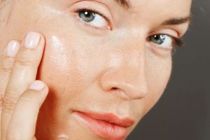 16 Cara menghilangkan kantung mata secara alami dan efektif