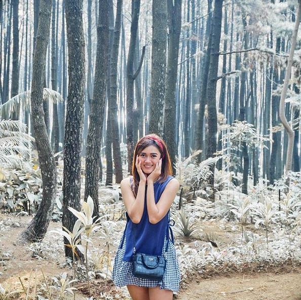 11 Potret liburan Jessie Amalia, tak segan pamer pundak