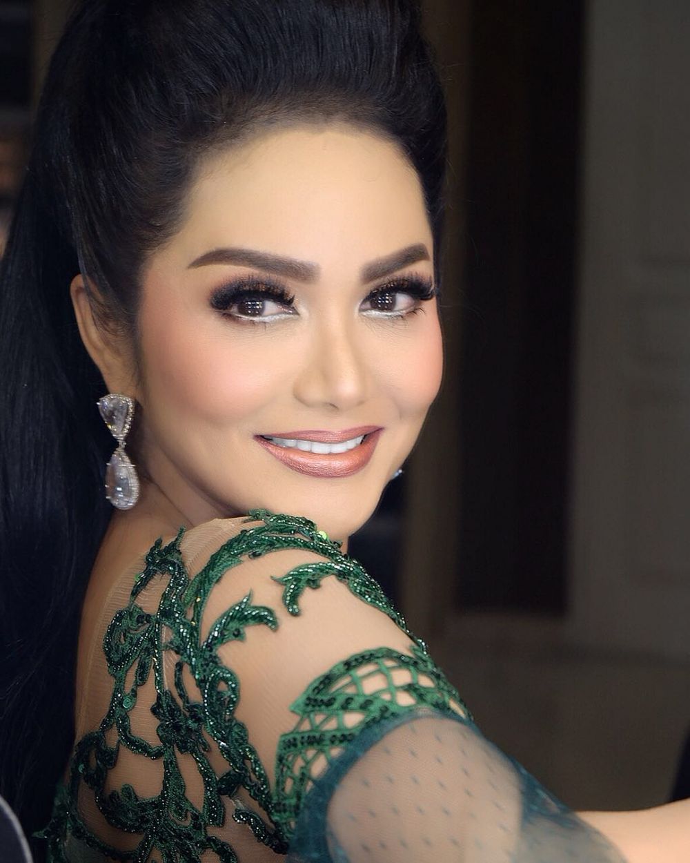 10 Penampilan Krisdayanti ini bikin pangling, semua beda banget