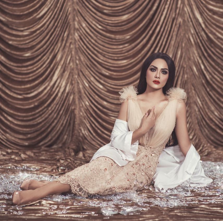 10 Penampilan Krisdayanti ini bikin pangling, semua beda banget