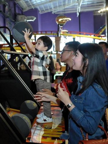 5 Harga fashion item Jan Ethes cucu Jokowi, pakai brand ternama