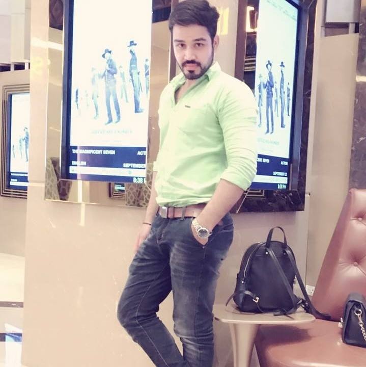 7 Potret ganteng Rahul Dixit, aktor India yang mati gantung diri