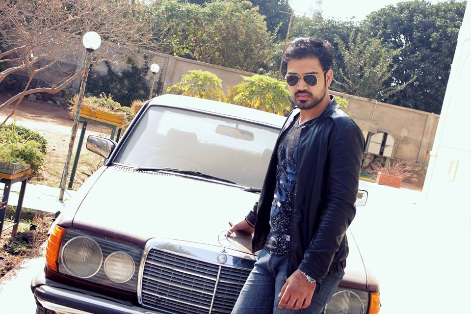 7 Potret ganteng Rahul Dixit, aktor India yang mati gantung diri