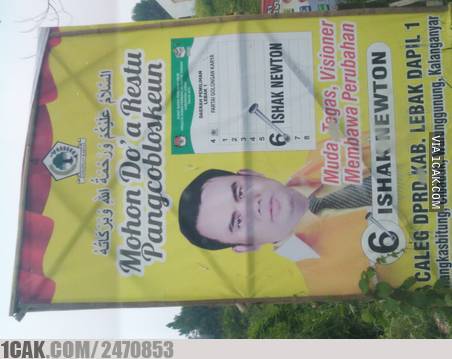 12 Nama caleg di spanduk kampanye ini mengundang senyum