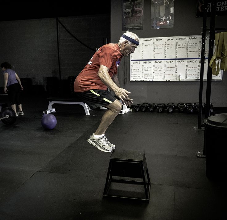 10 Aksi absurd lansia saat ngegym, bikin geleng kepala