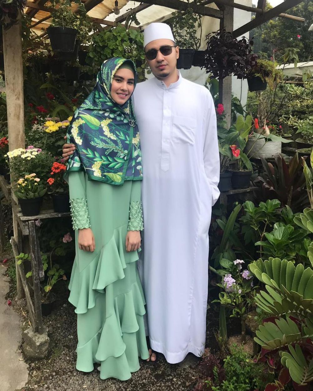 9 Momen Kartika Putri & suami pamer kemesraan di tempat publik