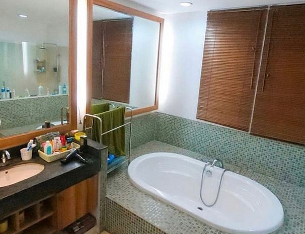 9 Penampakan rumah mewah Arie Untung sebelum direnovasi