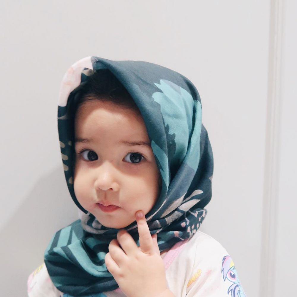 Gambar Bayi Lucu Pake Hijab
