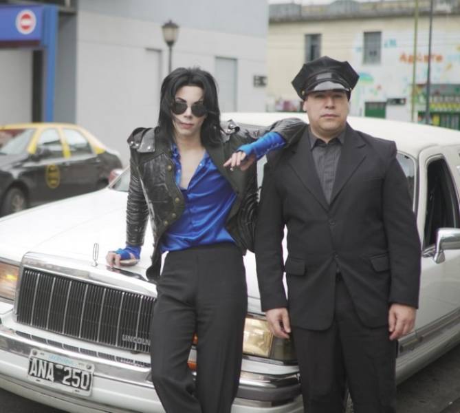 Pria ini habiskan uang Rp 400 juta demi mirip Michael Jackson
