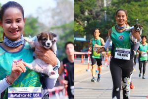 Lari maraton sambil bawa anjing tersesat, wanita ini dapat pujian