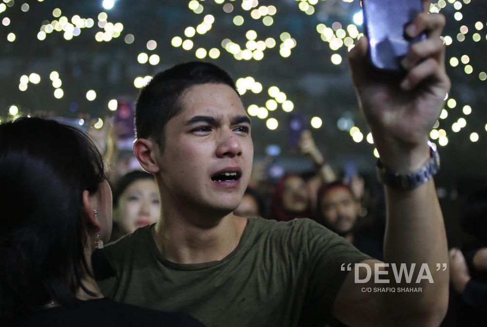 10 Potret haru konser reuni Dewa 19 di Malaysia, Al dan Dul nangis