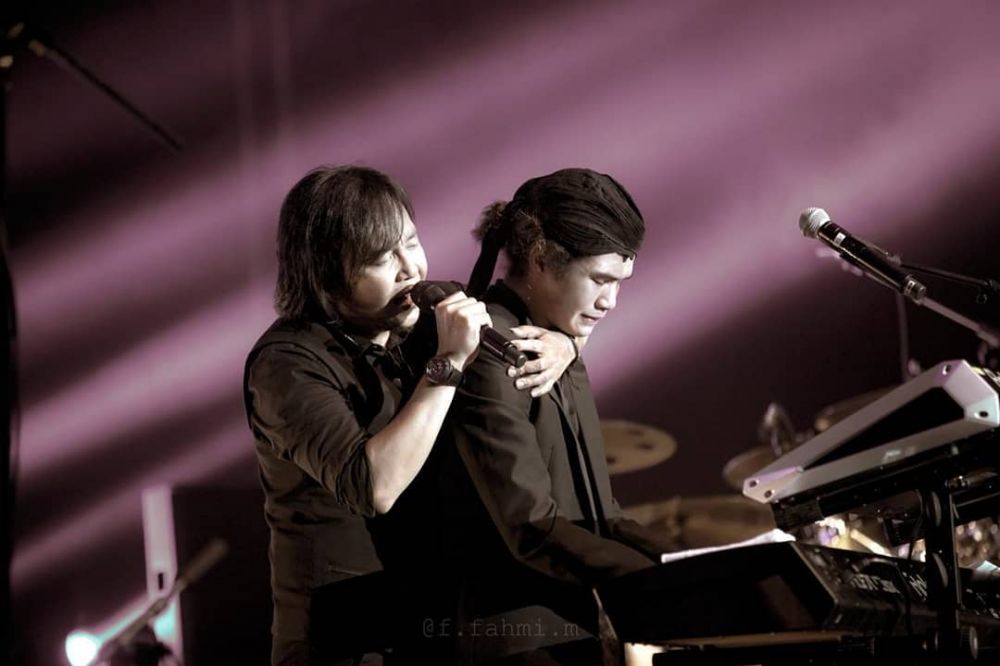 10 Potret haru konser reuni Dewa 19 di Malaysia, Al dan Dul nangis