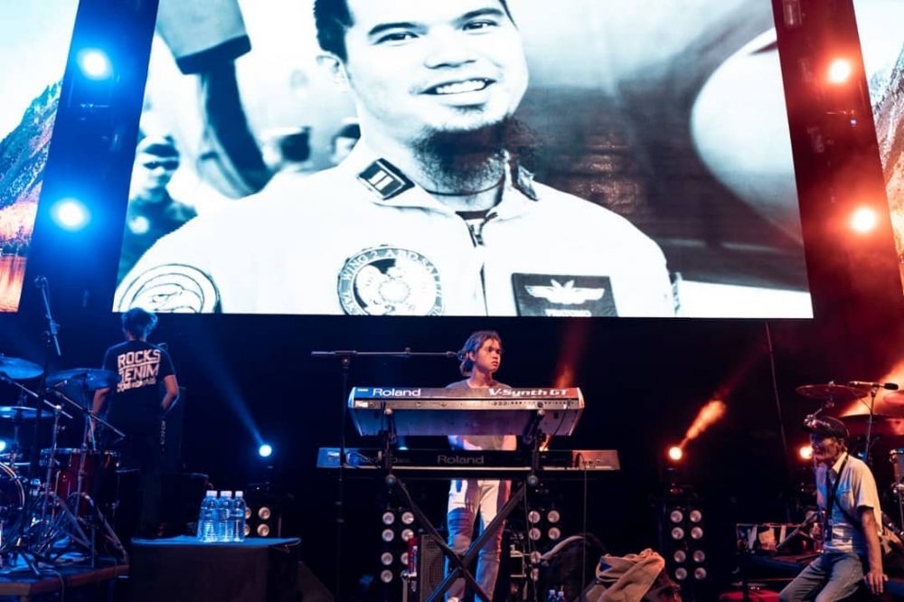 10 Potret haru konser reuni Dewa 19 di Malaysia, Al dan Dul nangis