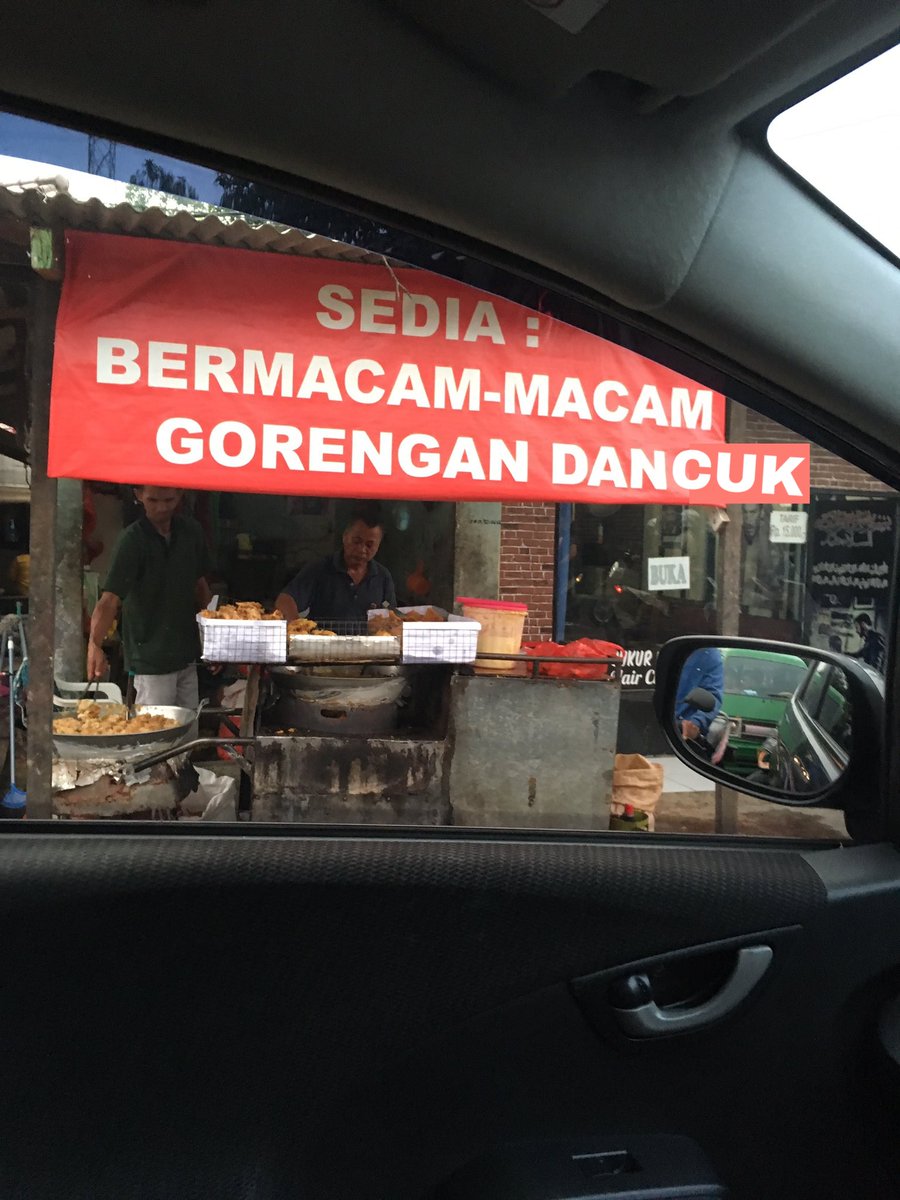 10 Editan lucu spanduk gorengan terlipat ini malah bikin ngakak