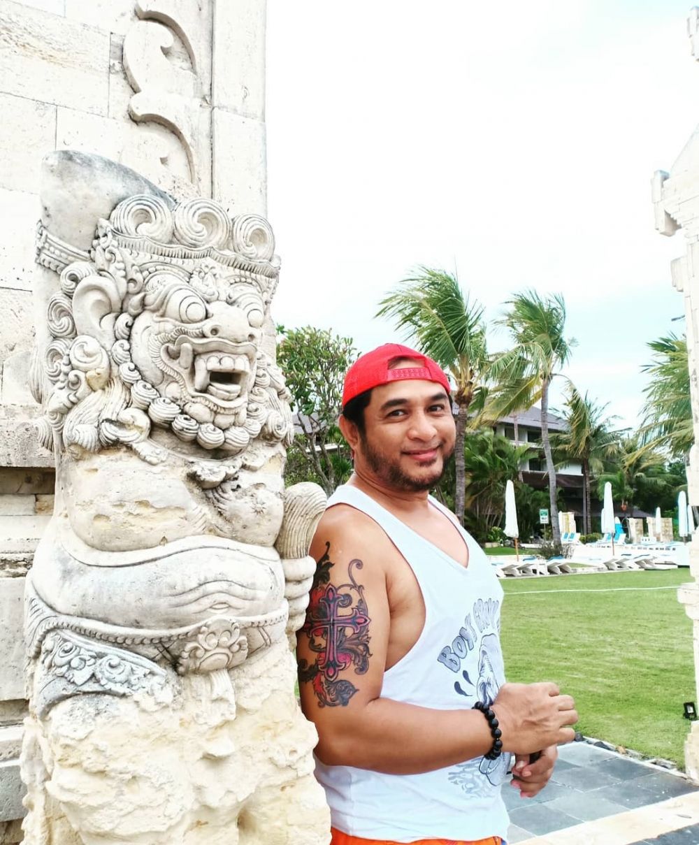 9 Penampilan terbaru Jeremy Teti kini berjambang dan bertato