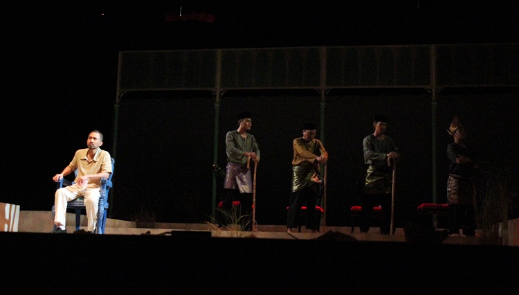 Nyanyi Sunyi Revolusi, teater tentang Amir Hamzah yang epik abis