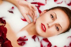 8 Manfaat susu untuk kecantikan wajah dan rambut