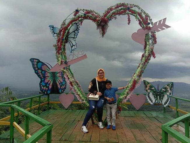 7 Potret Daus Mini dan istri liburan di Bogor, sederhana tapi hangat