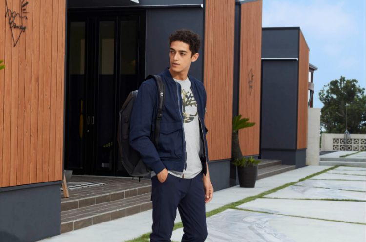 4 Model jaket yang cocok di musim hujan, tetap fashionable