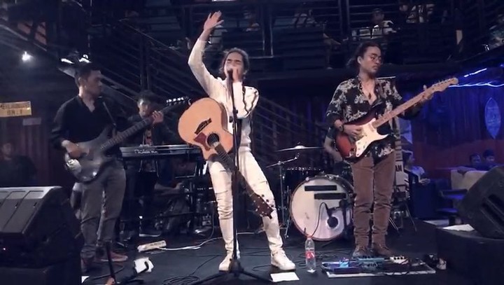 10 Aksi memukau Dul Jaelani di atas panggung, punya ciri khas