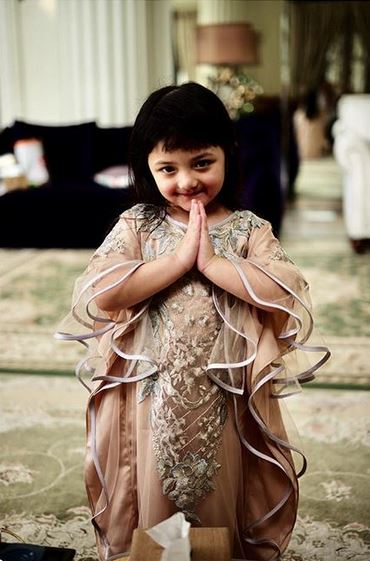 7 Potret Arsy Hermansyah pakai gaun, cantik bak putri raja