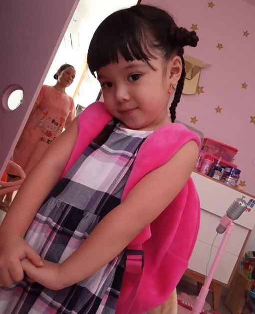 7 Potret Gempi didandani Gisella Anastasia sambut Imlek 2019