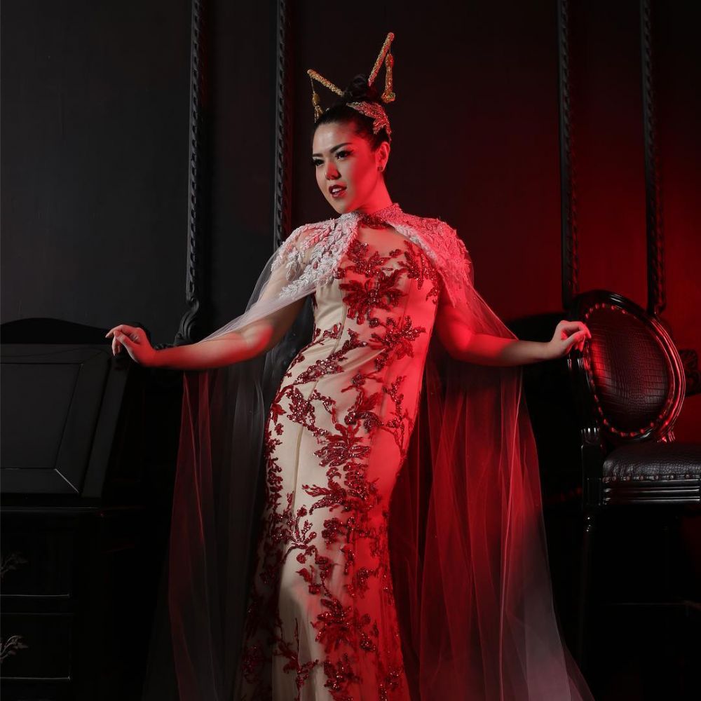 Pemotretan 8 seleb bertema tahun baru Imlek, ada yang maternity