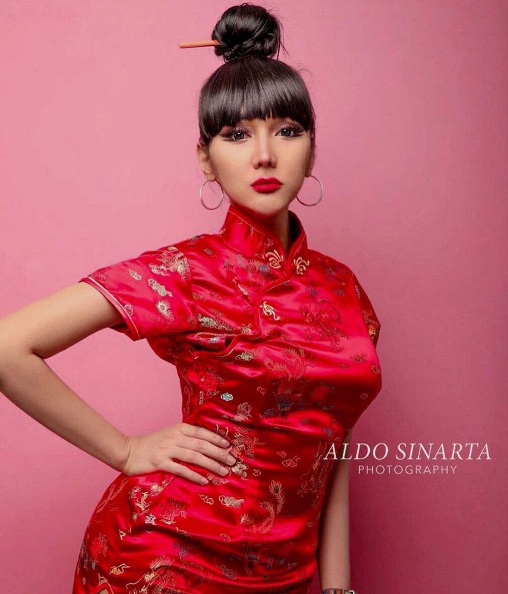 Pemotretan 8 seleb bertema tahun baru Imlek, ada yang maternity