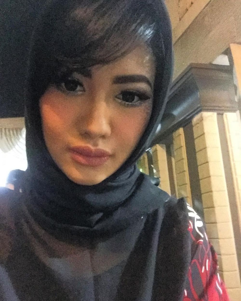 8 Potret Della Perez dalam balutan hijab, makin memesona