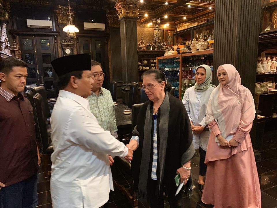 5 Momen Prabowo kunjungi keluarga Ahmad Dhani, janji upaya hukum