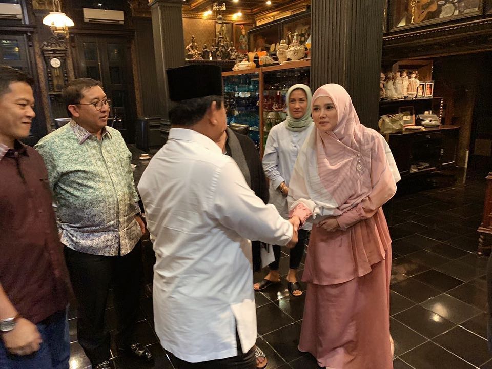 5 Momen Prabowo kunjungi keluarga Ahmad Dhani, janji upaya hukum